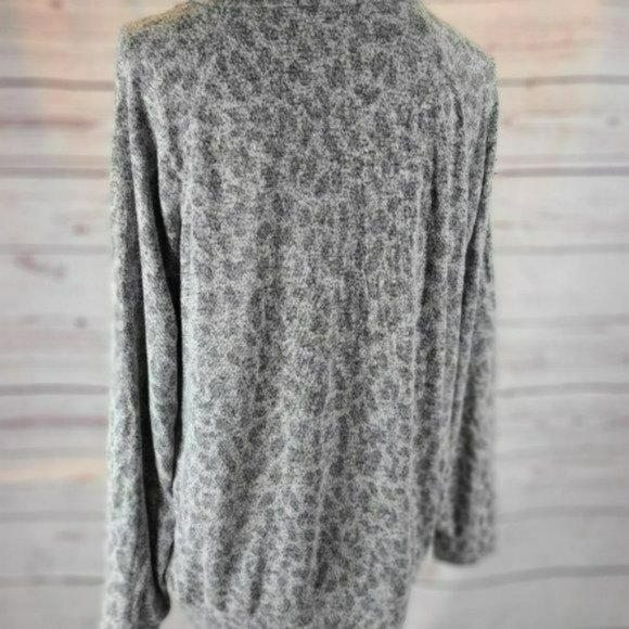 ♡3/$30♡ Buffalo Cozy Raglan Long Sleeve Top -M - Picture 5 of 6